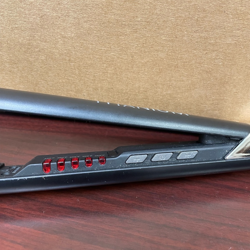 Babyliss Pro Titanium Hair Straightner 1" BT130T Black Swivel TESTED  WORKING - Picture 9 of 10
